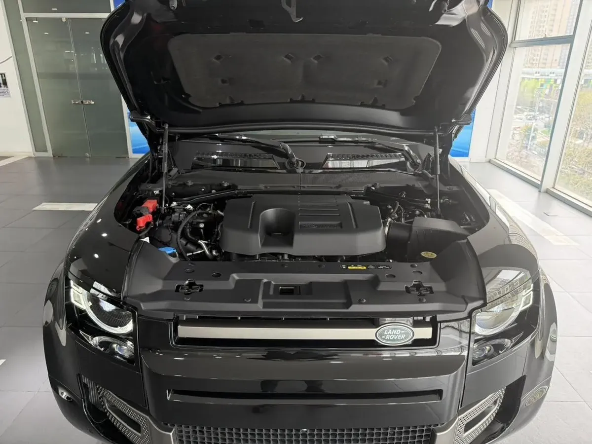 2025 Land Rover Defender 3.0T 400HP L6 8AT,autocango,china used car exporter,china ev exporter,chinese used car exporter,chinese used ev exporter