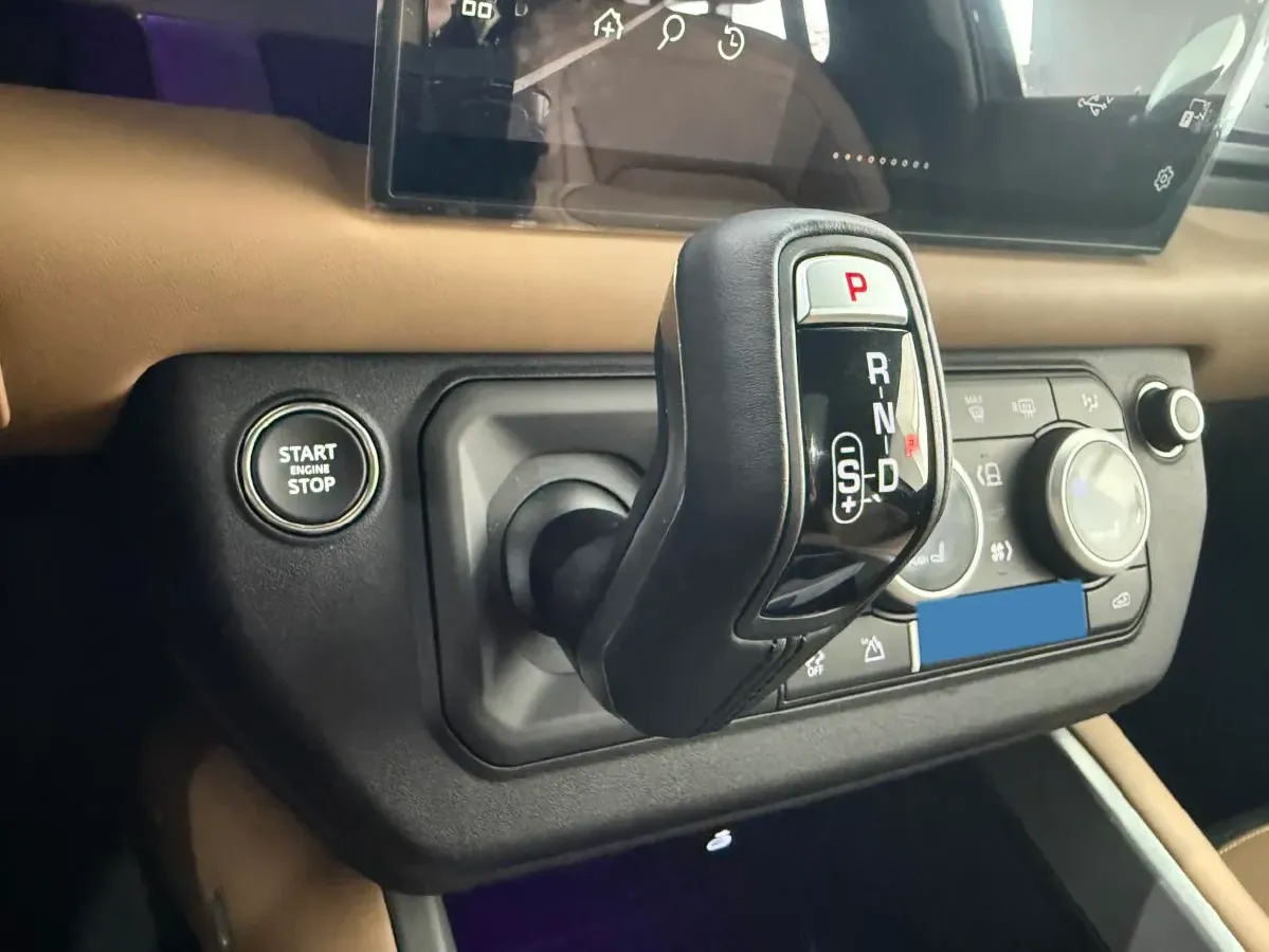 2025 Land Rover Defender 3.0T 400HP L6 8AT,autocango,china used car exporter,china ev exporter,chinese used car exporter,chinese used ev exporter