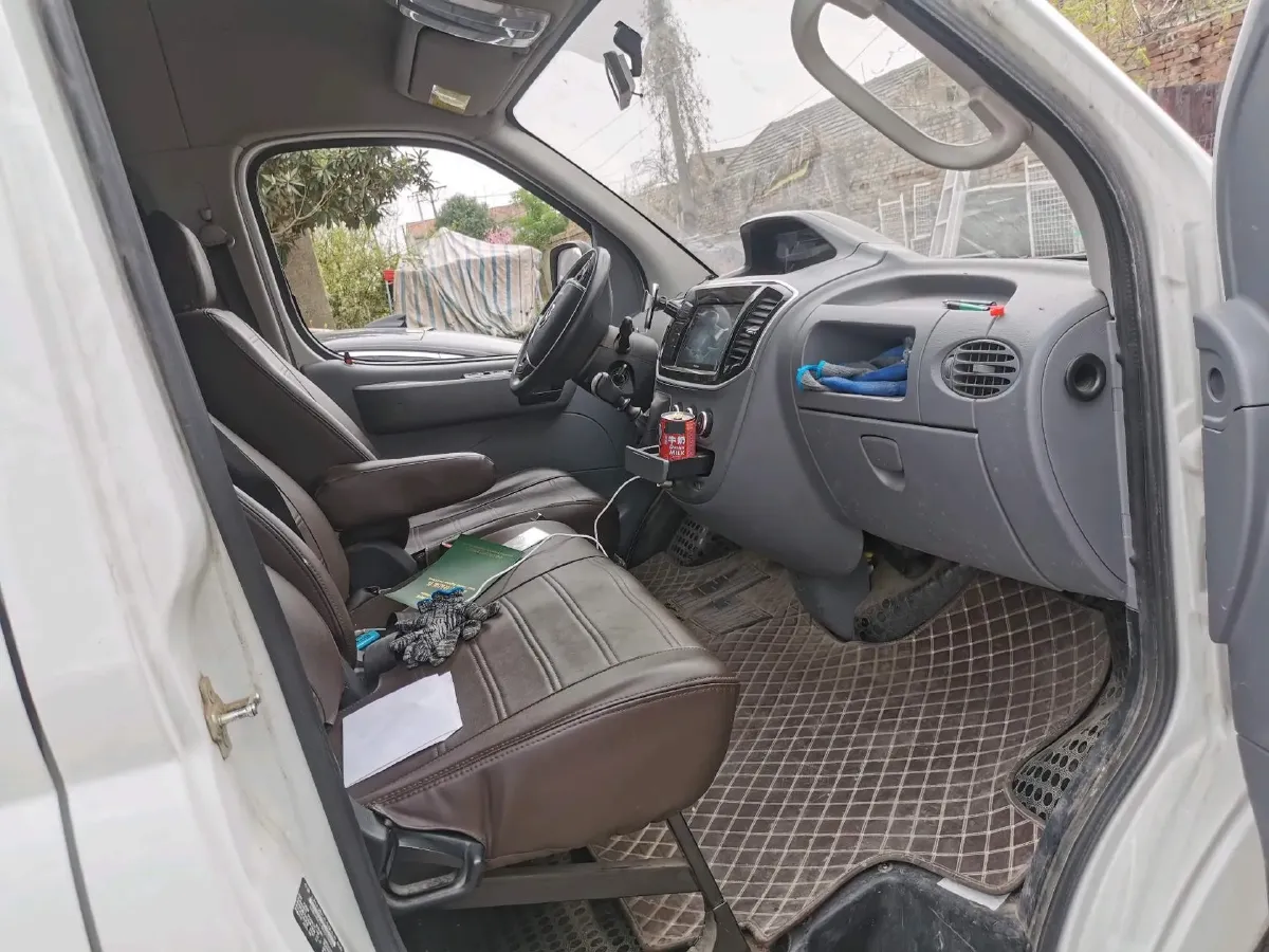 2023 MAXUS XinTu V80 2.0T 127HP L4 6MT,autocango,china used car exporter,china ev exporter,chinese used car exporter,chinese used ev exporter