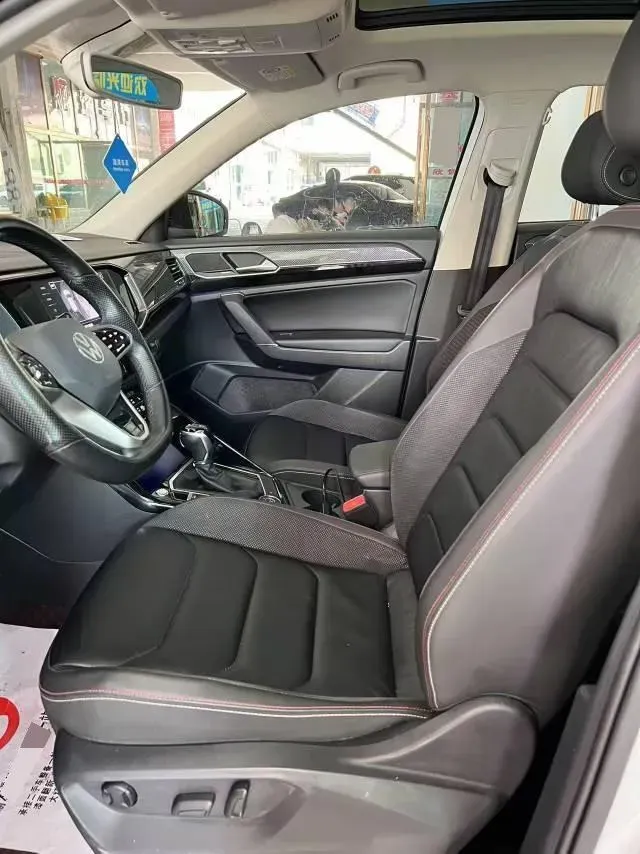 2019 Jeep Cherokee 2.0T 234HP L4 9AT,autocango,china used car exporter,china ev exporter,chinese used car exporter,chinese used ev exporter