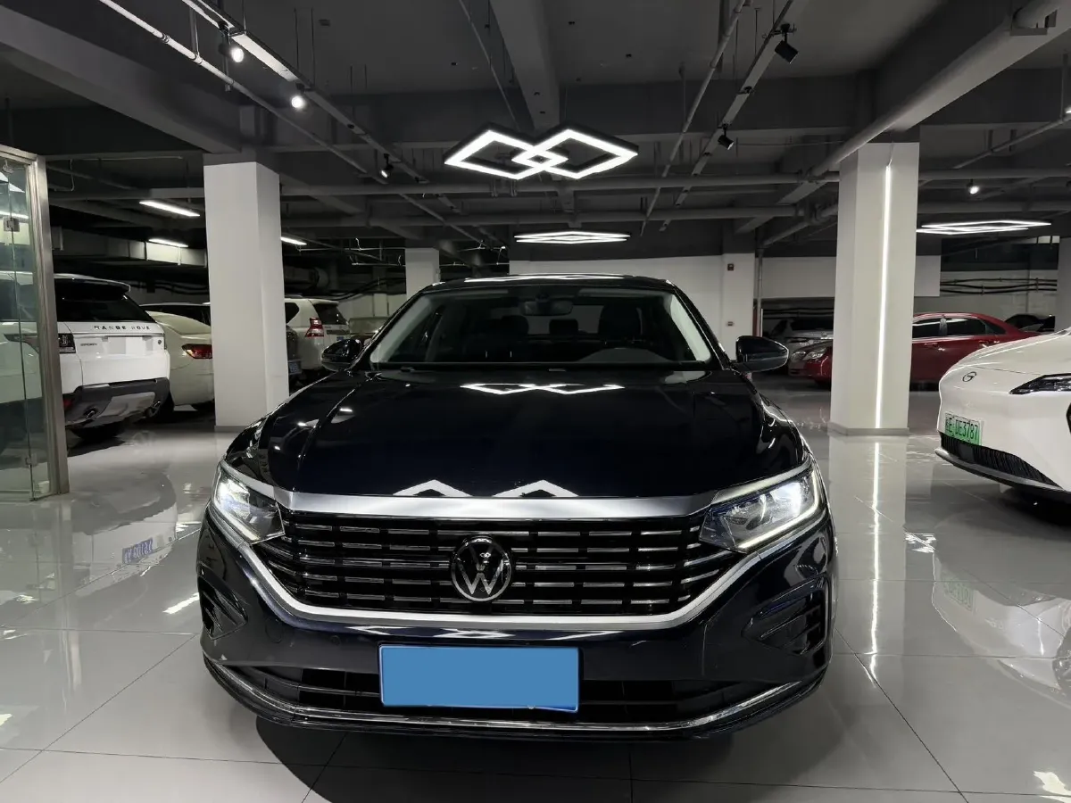 2023 Volkswagen Passat 2.0T 186HP L4 7DCT,autocango,china used car exporter,china ev exporter,chinese used car exporter,chinese used ev exporter