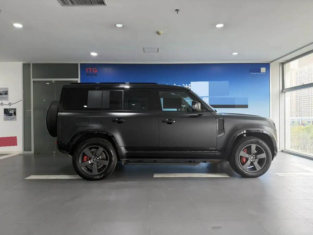 2025 Land Rover Defender 3.0T 400HP L6 8AT,autocango,china used car exporter,china ev exporter,chinese used car exporter,chinese used ev exporter