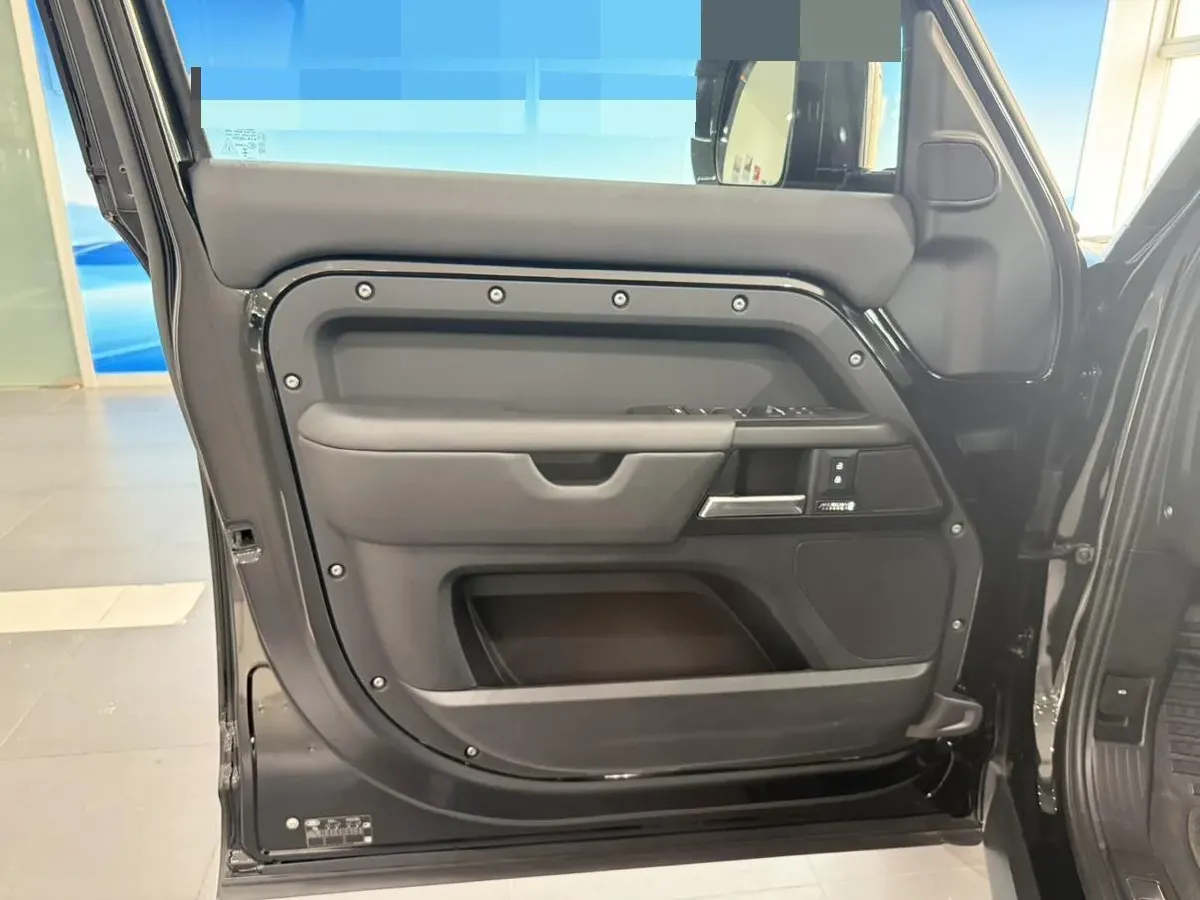 2025 Land Rover Defender 3.0T 400HP L6 8AT,autocango,china used car exporter,china ev exporter,chinese used car exporter,chinese used ev exporter