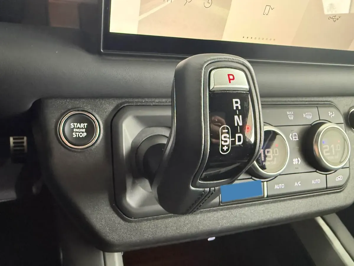 2025 Land Rover Defender 3.0T 400HP L6 8AT,autocango,china used car exporter,china ev exporter,chinese used car exporter,chinese used ev exporter