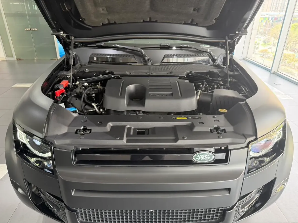 2025 Land Rover Defender 3.0T 400HP L6 8AT,autocango,china used car exporter,china ev exporter,chinese used car exporter,chinese used ev exporter