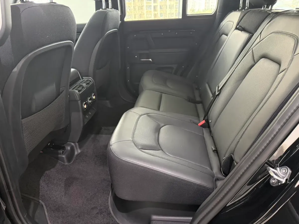 2025 Land Rover Defender 3.0T 400HP L6 8AT,autocango,china used car exporter,china ev exporter,chinese used car exporter,chinese used ev exporter