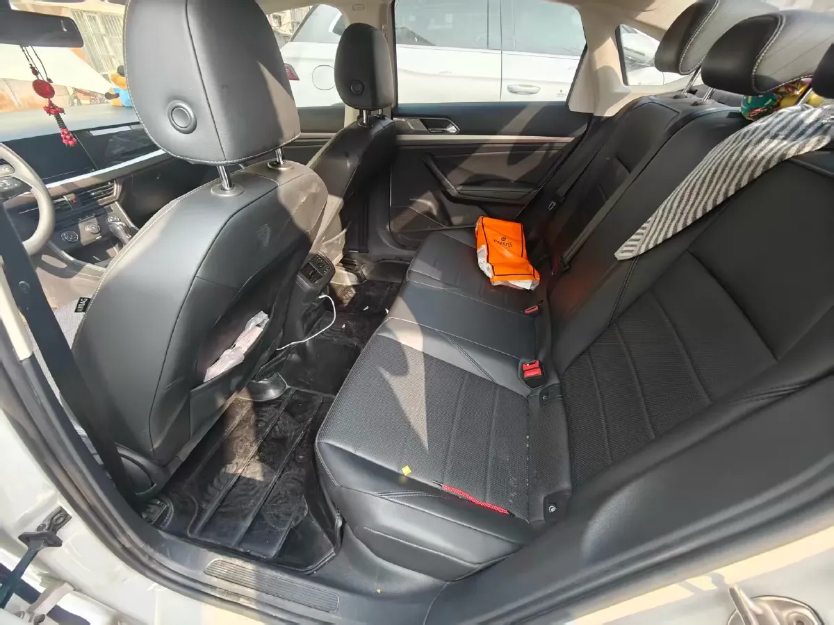 2022 Bestune B70 2.0T 224HP L4 6AT,autocango,china used car exporter,china ev exporter,chinese used car exporter,chinese used ev exporter