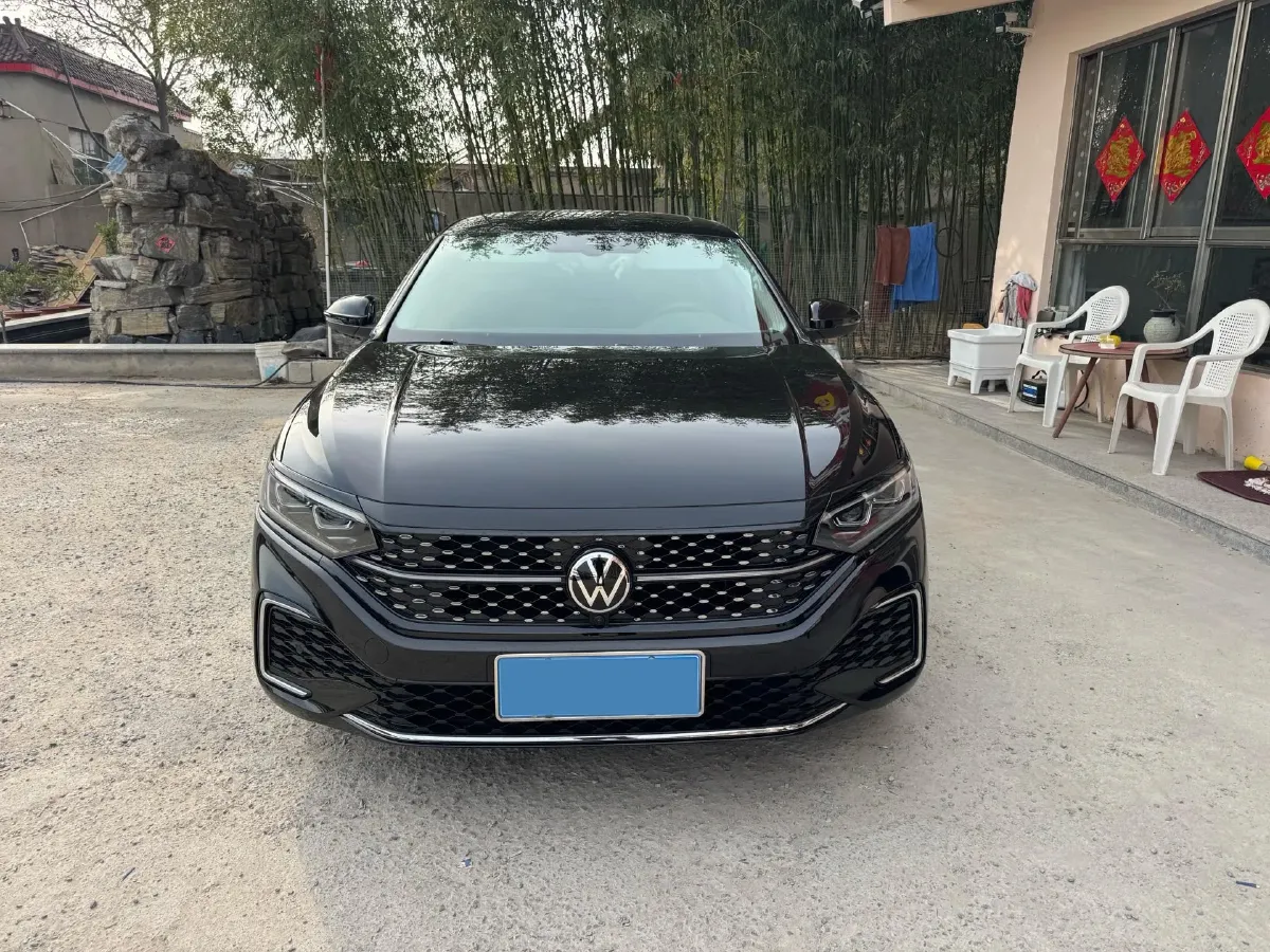 2024 Volkswagen Passat 2.0T 220HP L4 7DCT,autocango,china used car exporter,china ev exporter,chinese used car exporter,chinese used ev exporter