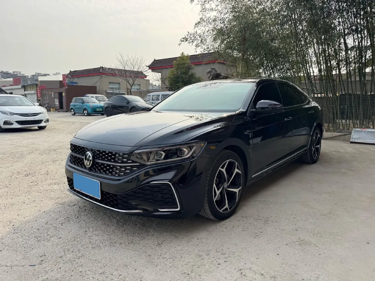 2024 Volkswagen Passat 2.0T 220HP L4 7DCT,autocango,china used car exporter,china ev exporter,chinese used car exporter,chinese used ev exporter
