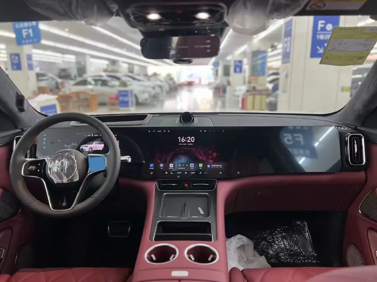 2025 AITO AITO M8 REEV 160HP REEV 53.4KWH,autocango,china used car exporter,china ev exporter,chinese used car exporter,chinese used ev exporter