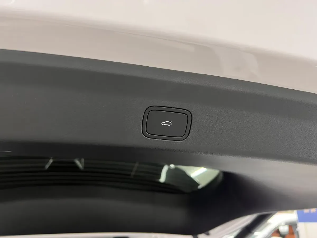 2025 AITO AITO M8 REEV 160HP REEV 53.4KWH,autocango,china used car exporter,china ev exporter,chinese used car exporter,chinese used ev exporter