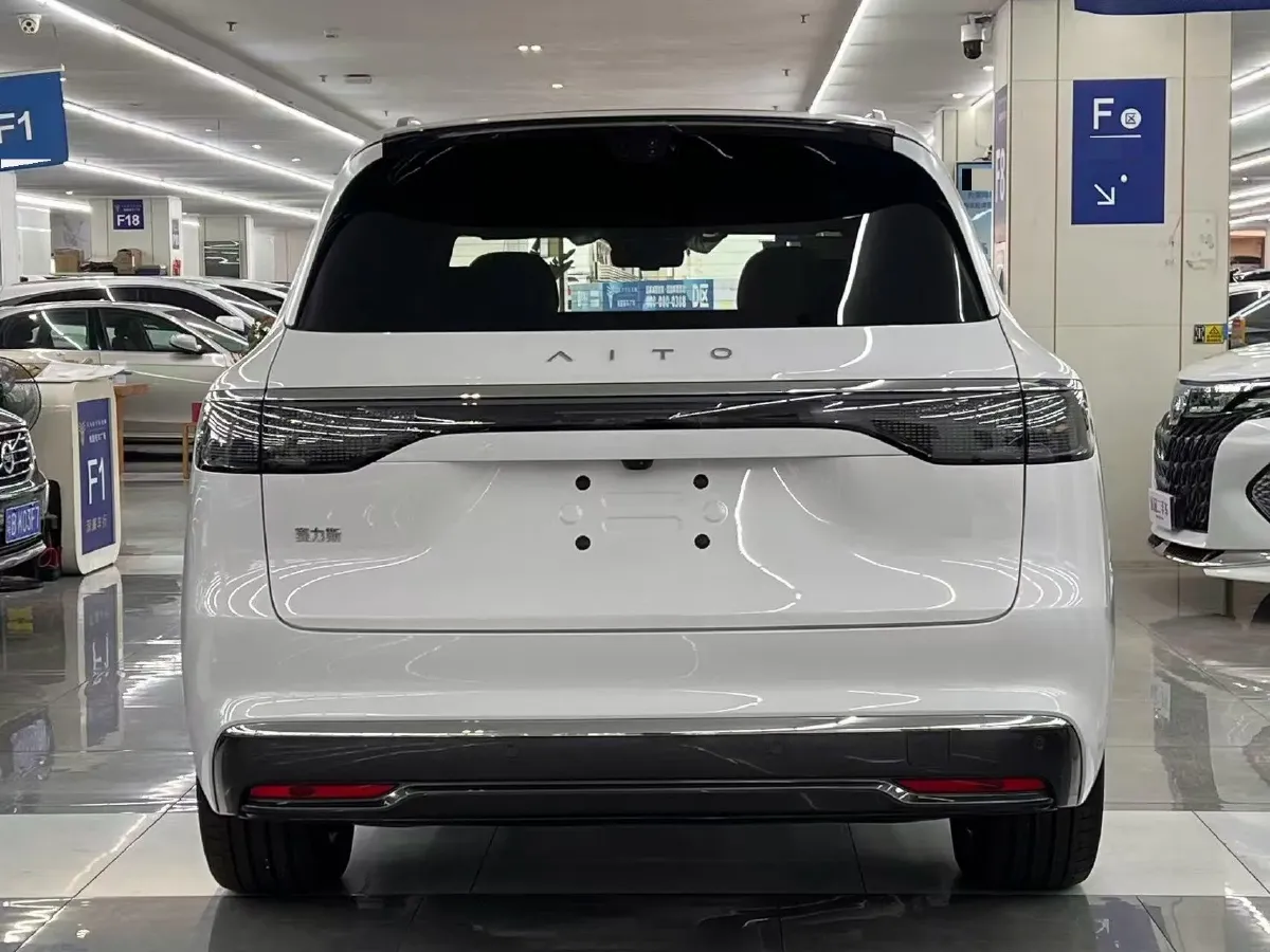 2025 AITO AITO M8 REEV 160HP REEV 53.4KWH,autocango,china used car exporter,china ev exporter,chinese used car exporter,chinese used ev exporter