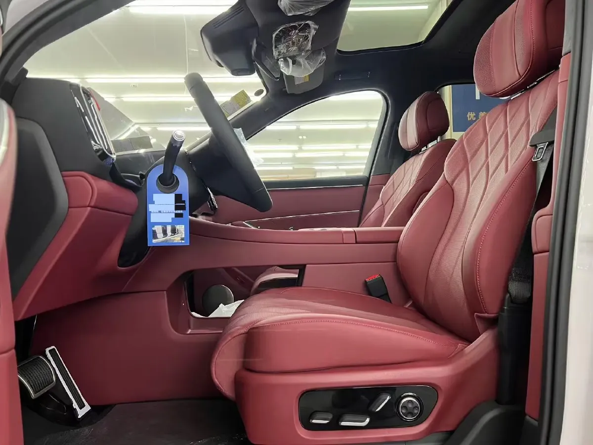 2025 AITO AITO M8 REEV 160HP REEV 53.4KWH,autocango,china used car exporter,china ev exporter,chinese used car exporter,chinese used ev exporter