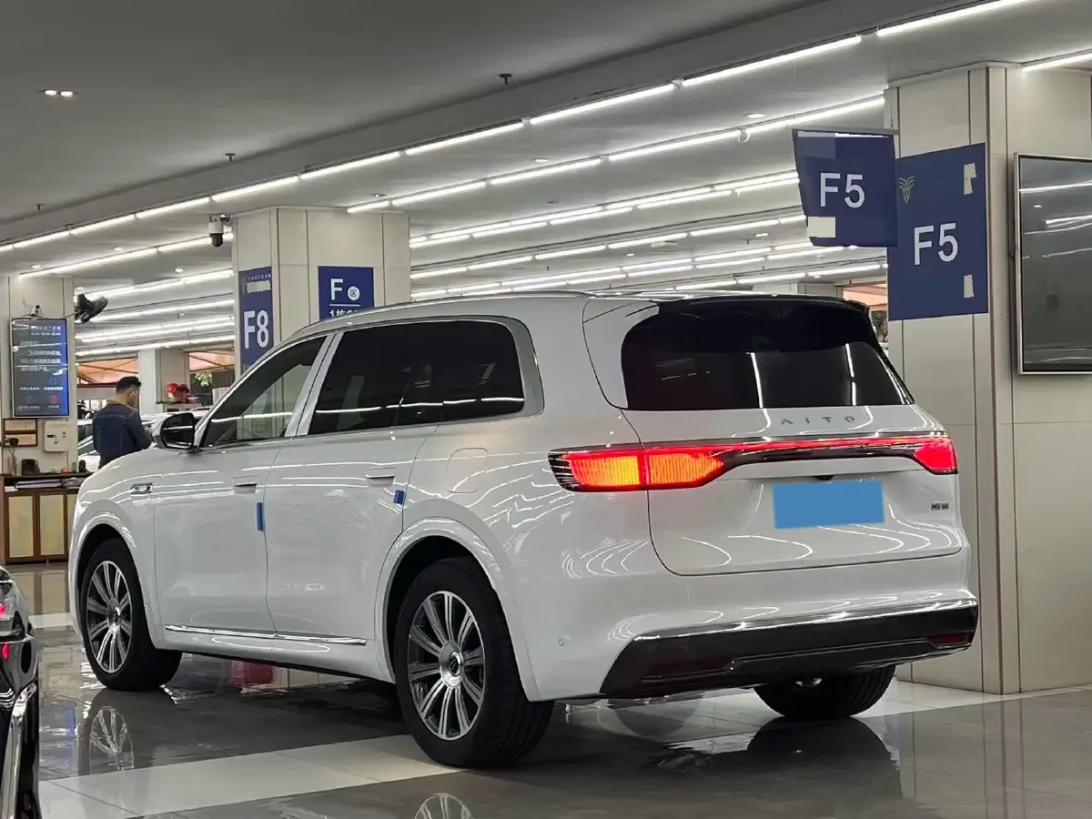 2025 AITO AITO M8 REEV 160HP REEV 53.4KWH,autocango,china used car exporter,china ev exporter,chinese used car exporter,chinese used ev exporter
