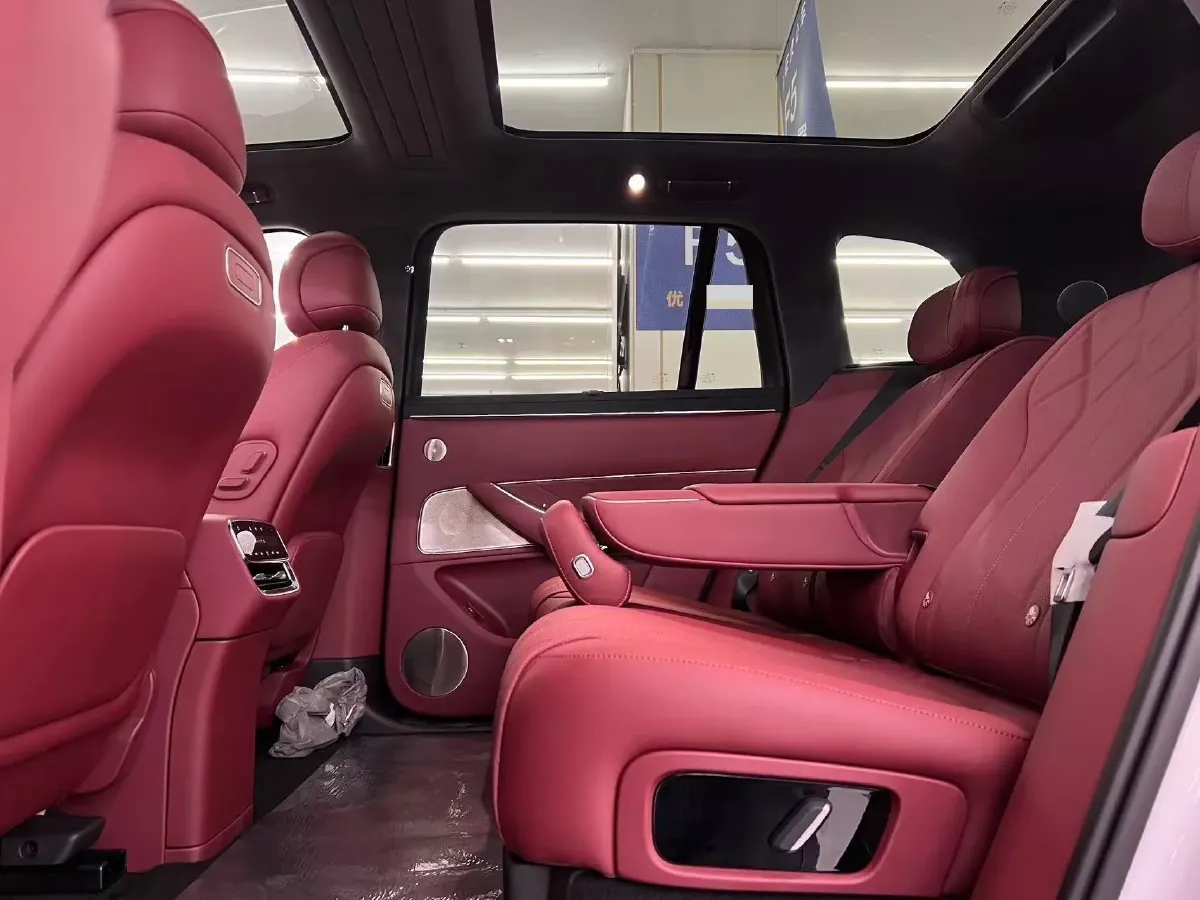 2025 AITO AITO M8 REEV 160HP REEV 53.4KWH,autocango,china used car exporter,china ev exporter,chinese used car exporter,chinese used ev exporter