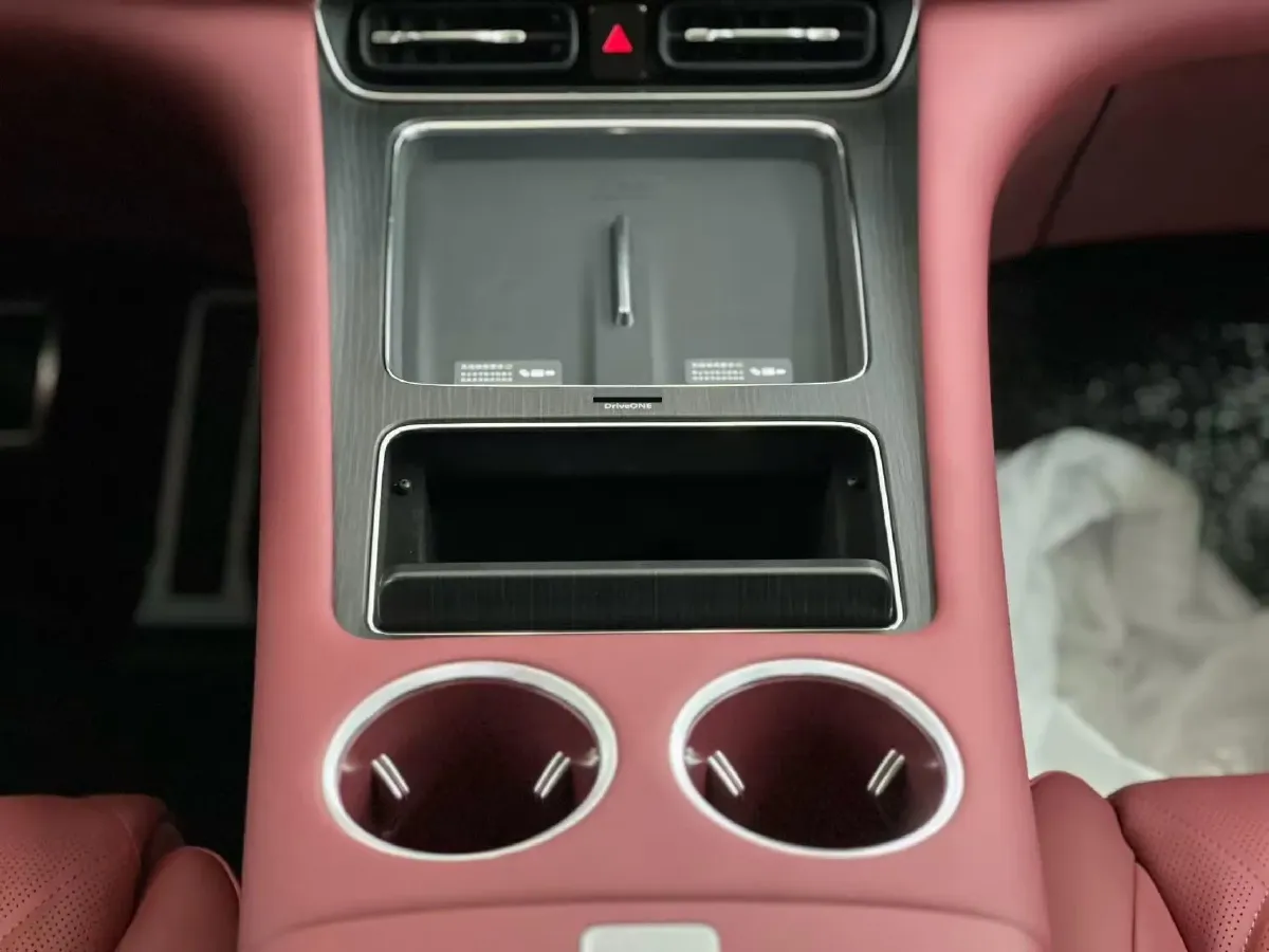 2025 AITO AITO M8 REEV 160HP REEV 53.4KWH,autocango,china used car exporter,china ev exporter,chinese used car exporter,chinese used ev exporter