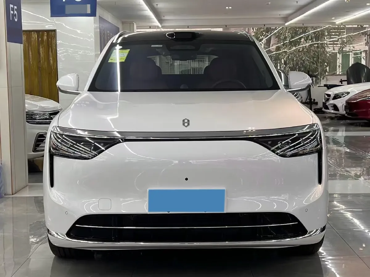 2025 AITO AITO M8 REEV 160HP REEV 53.4KWH,autocango,china used car exporter,china ev exporter,chinese used car exporter,chinese used ev exporter