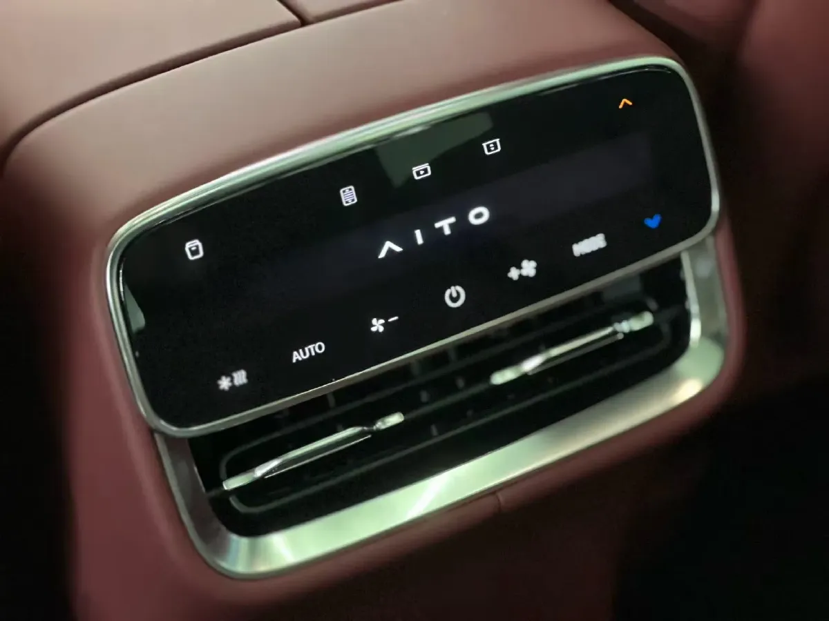 2025 AITO AITO M8 REEV 160HP REEV 53.4KWH,autocango,china used car exporter,china ev exporter,chinese used car exporter,chinese used ev exporter