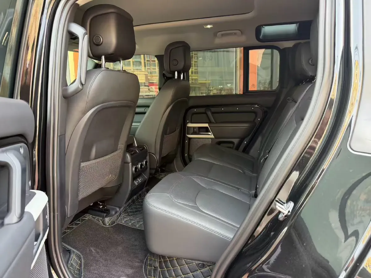 2024 Land Rover Defender 3.0T 400HP L6 8AT,autocango,china used car exporter,china ev exporter,chinese used car exporter,chinese used ev exporter