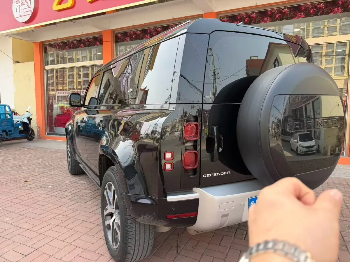 2024 Land Rover Defender 3.0T 400HP L6 8AT,autocango,china used car exporter,china ev exporter,chinese used car exporter,chinese used ev exporter