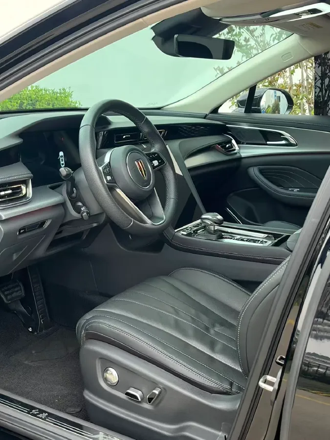 2024 HongQi H5 2.0T 224HP L4 8AT,autocango,china used car exporter,china ev exporter,chinese used car exporter,chinese used ev exporter