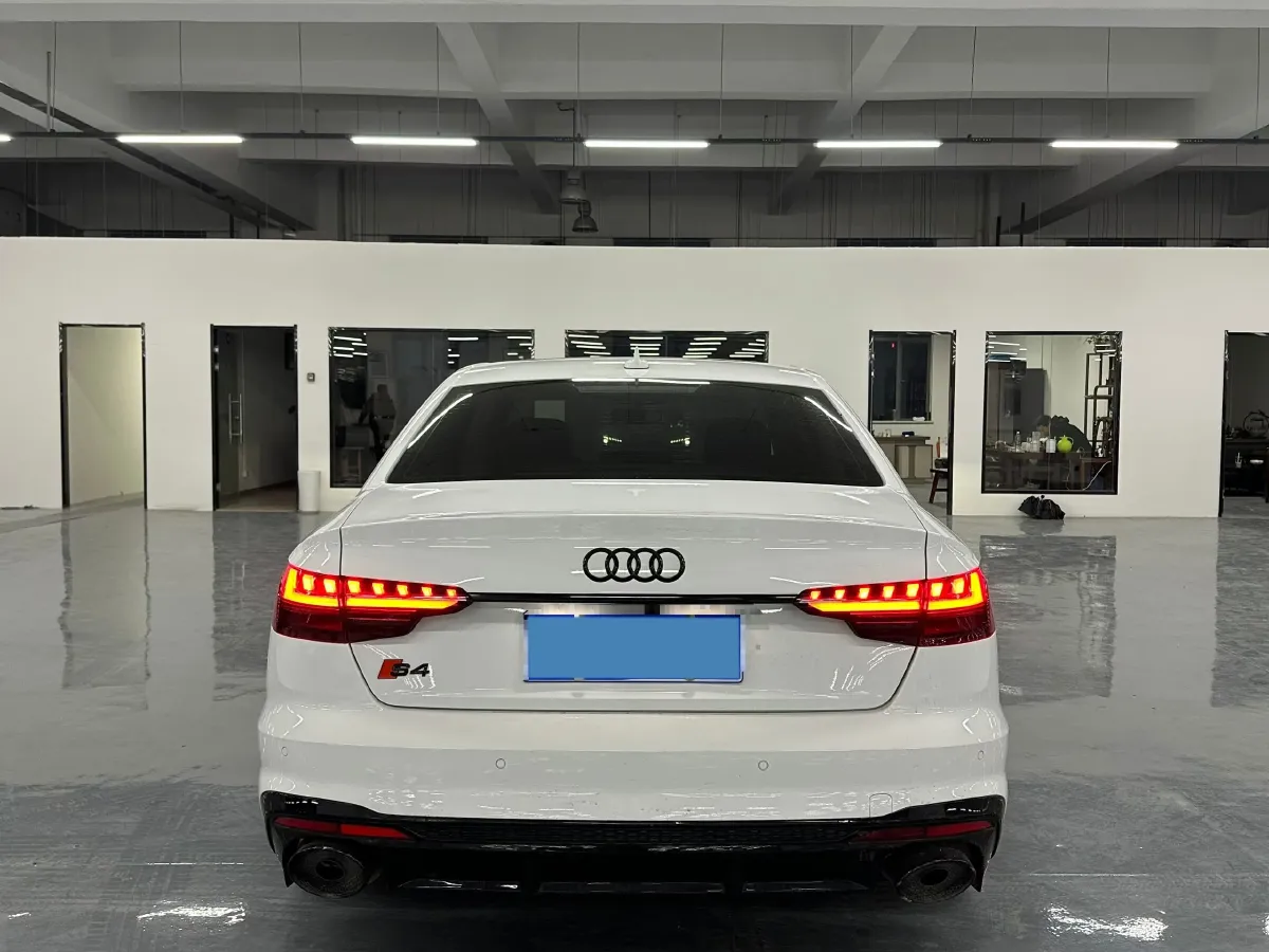 2023 Audi A4L 2.0T 190HP L4 7DCT,autocango,china used car exporter,china ev exporter,chinese used car exporter,chinese used ev exporter