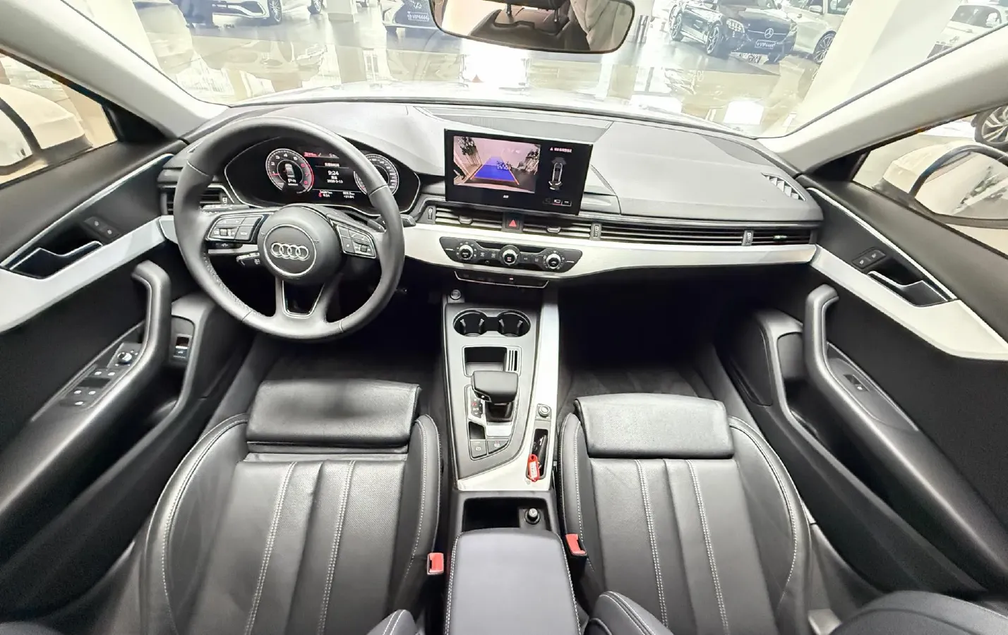 2022 Audi A4L 2.0T 190HP L4 7DCT,autocango,china used car exporter,china ev exporter,chinese used car exporter,chinese used ev exporter