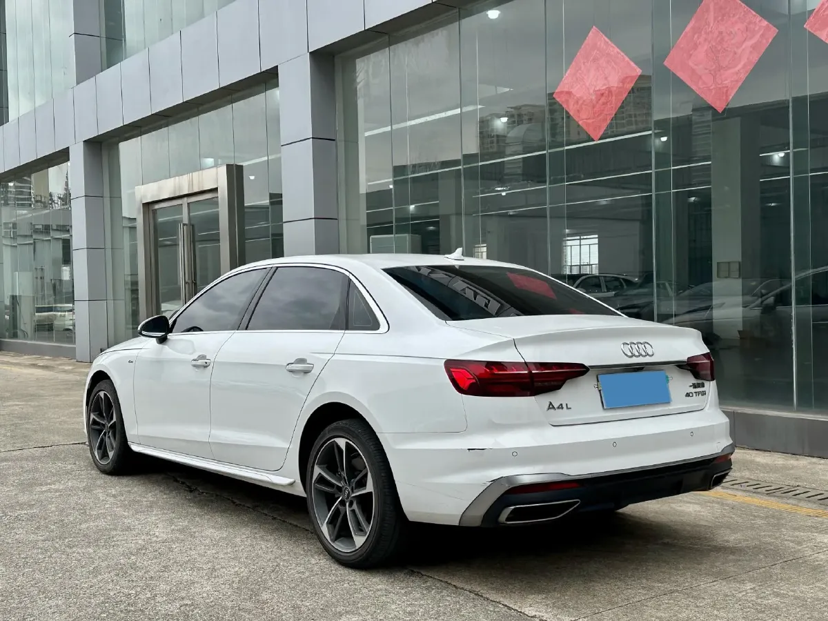 2022 Audi A4L 2.0T 190HP L4 7DCT,autocango,china used car exporter,china ev exporter,chinese used car exporter,chinese used ev exporter