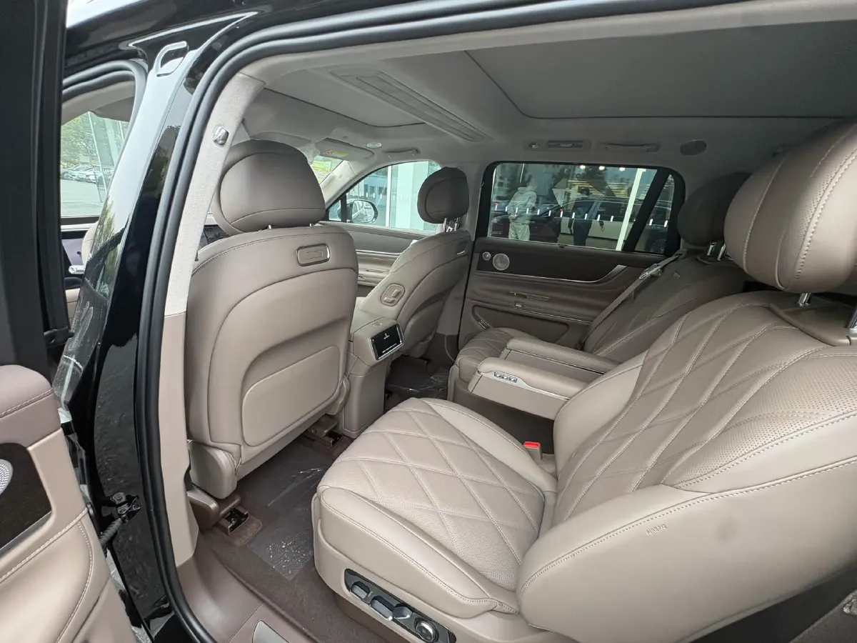 2025 AITO AITO M9 REEV 160HP REEV 52KWH,autocango,china used car exporter,china ev exporter,chinese used car exporter,chinese used ev exporter