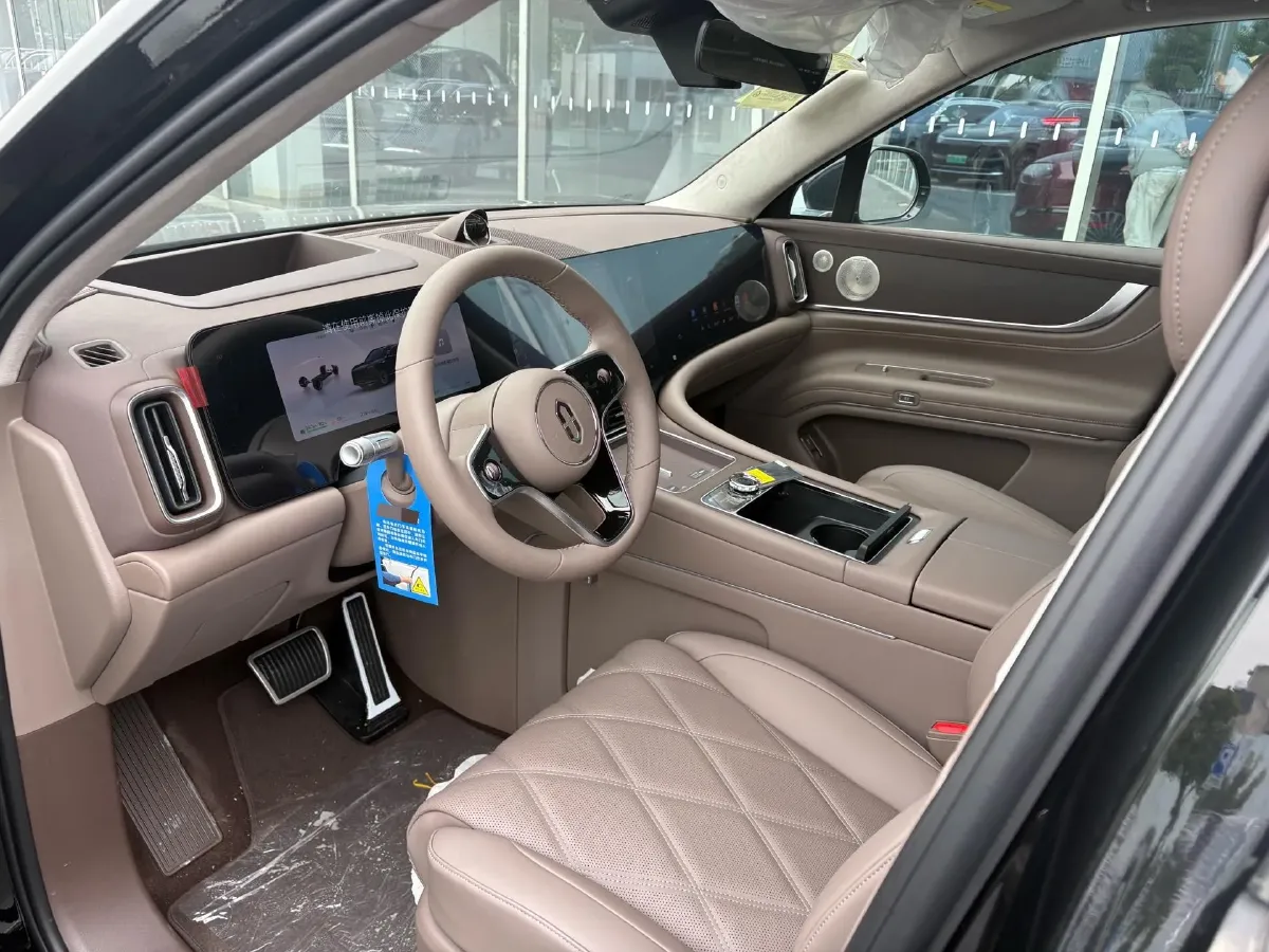 2025 AITO AITO M9 REEV 160HP REEV 52KWH,autocango,china used car exporter,china ev exporter,chinese used car exporter,chinese used ev exporter