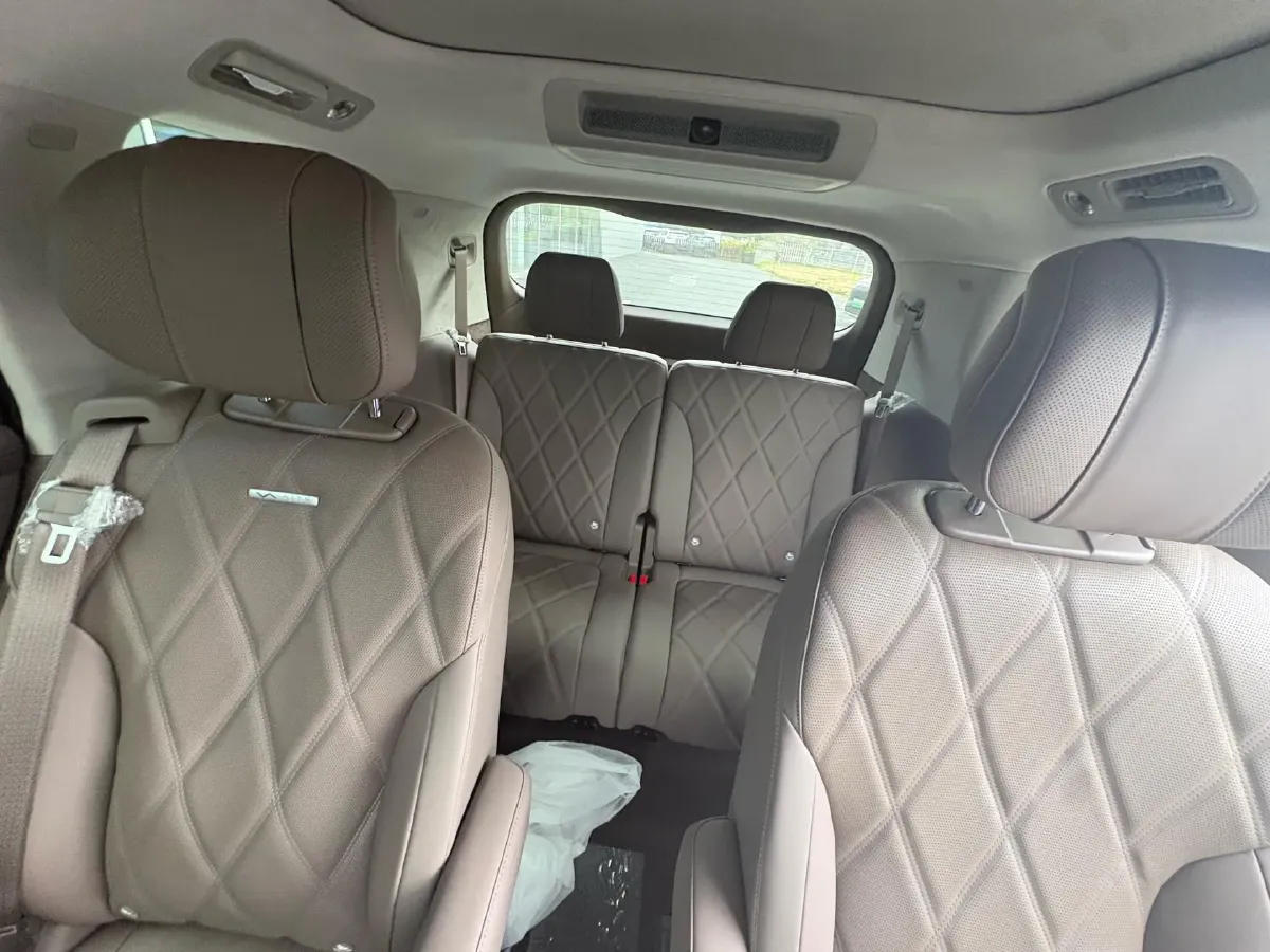 2025 AITO AITO M9 REEV 160HP REEV 52KWH,autocango,china used car exporter,china ev exporter,chinese used car exporter,chinese used ev exporter