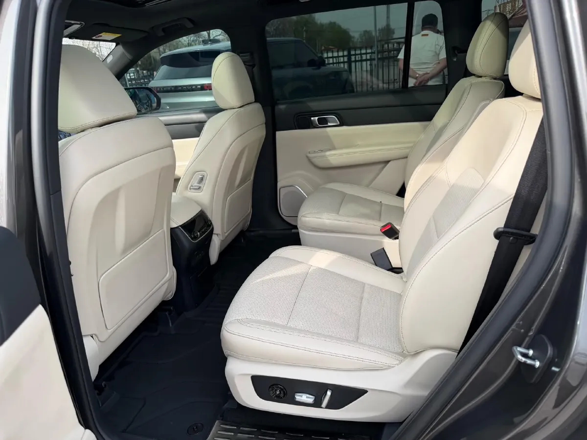 2021 Li ONE Range Extended 131HP REEV 40.5KWH,autocango,china used car exporter,china ev exporter,chinese used car exporter,chinese used ev exporter