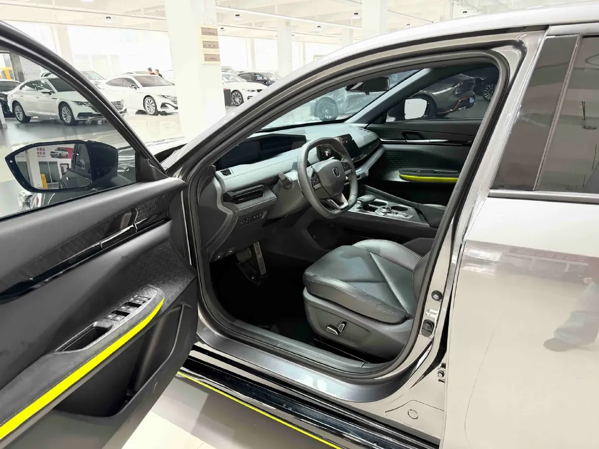 2022 ChangAn UNI-V 1.5T 188HP L4 7DCT,autocango,china used car exporter,china ev exporter,chinese used car exporter,chinese used ev exporter