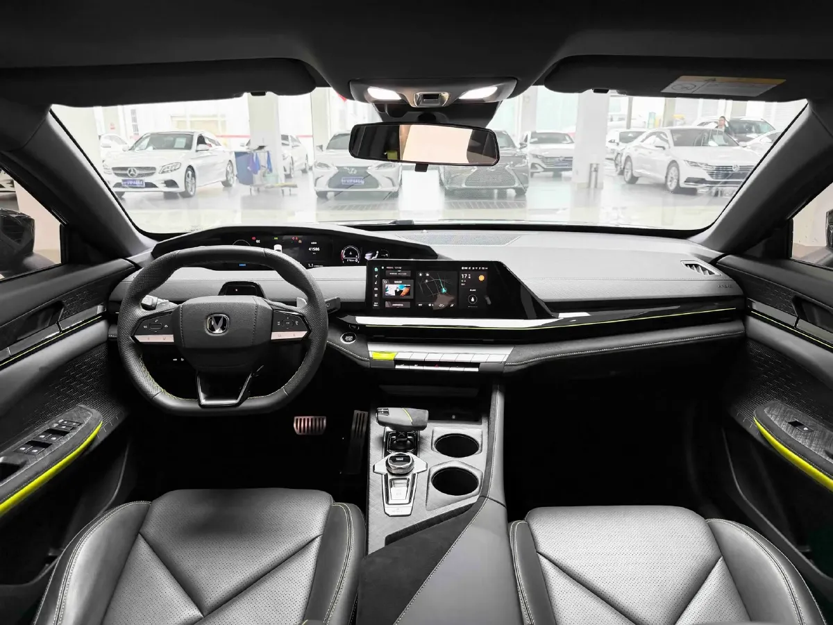 2022 ChangAn UNI-V 1.5T 188HP L4 7DCT,autocango,china used car exporter,china ev exporter,chinese used car exporter,chinese used ev exporter