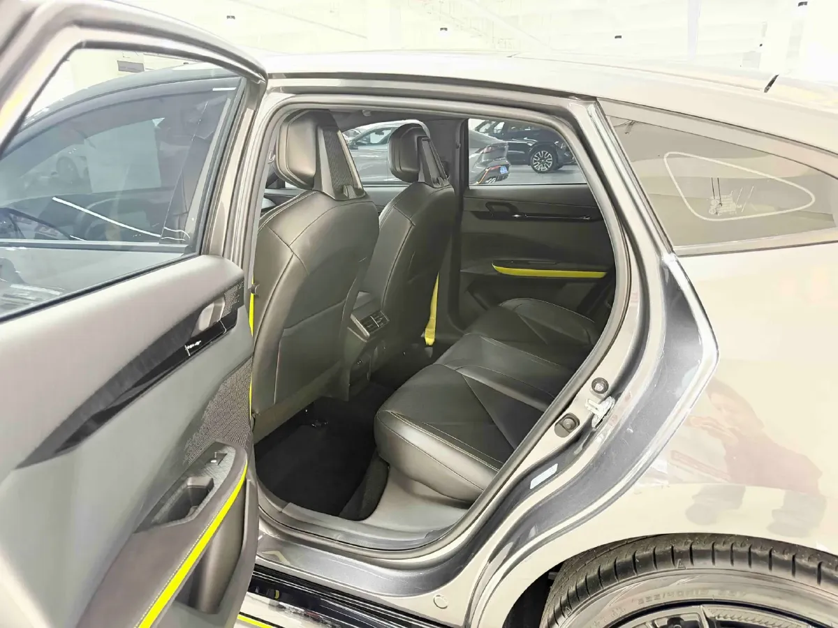 2022 ChangAn UNI-V 1.5T 188HP L4 7DCT,autocango,china used car exporter,china ev exporter,chinese used car exporter,chinese used ev exporter