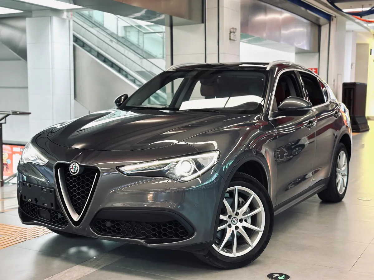 2017 Alfa Romeo Stelvio 2.0T 280HP L4 8AT,autocango,china used car exporter,china ev exporter,chinese used car exporter,chinese used ev exporter