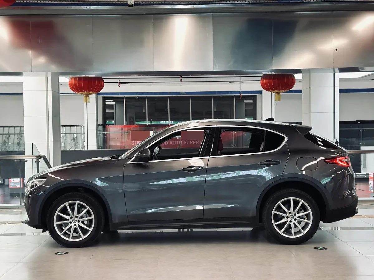 2017 Alfa Romeo Stelvio 2.0T 280HP L4 8AT,autocango,china used car exporter,china ev exporter,chinese used car exporter,chinese used ev exporter