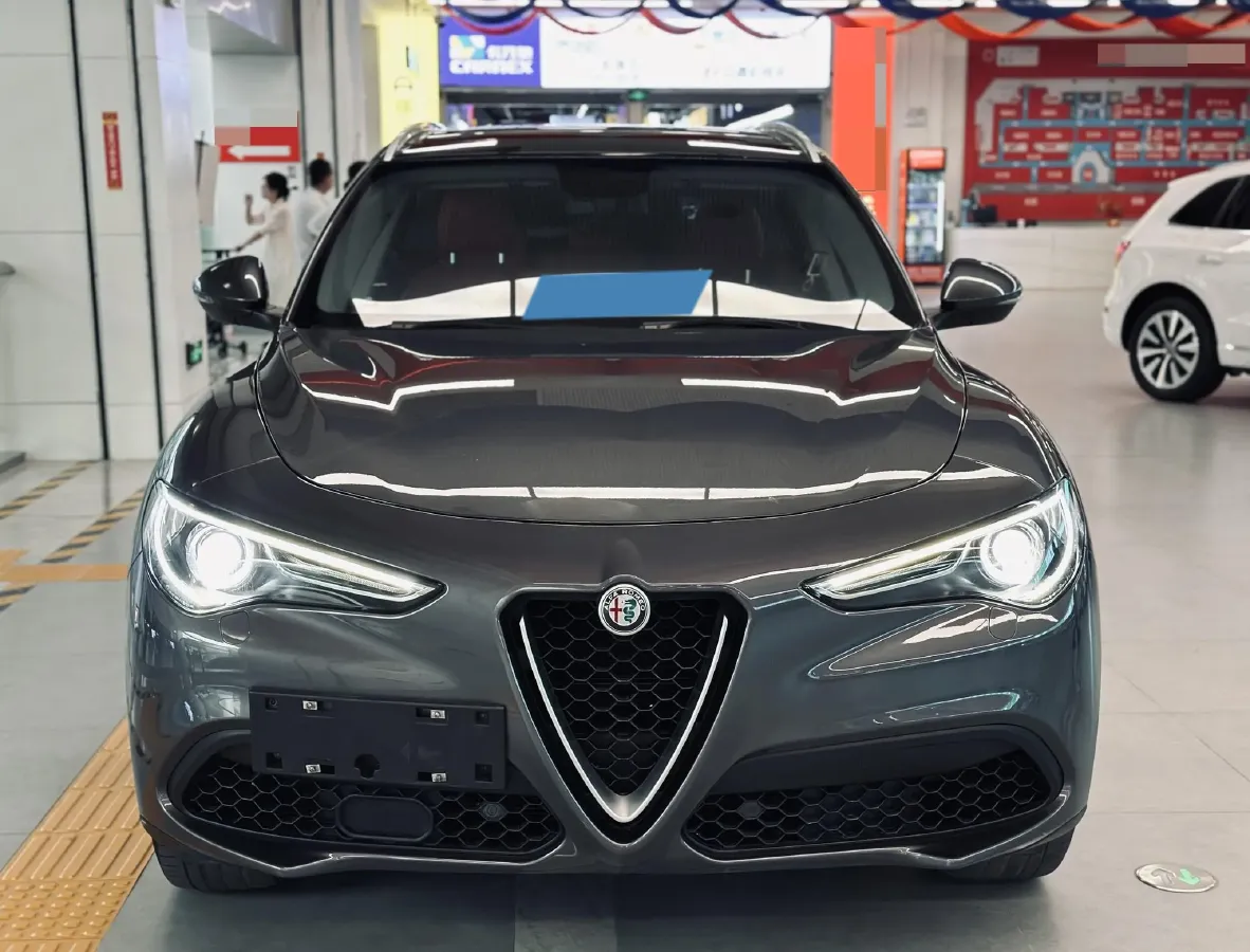 2017 Alfa Romeo Stelvio 2.0T 280HP L4 8AT,autocango,china used car exporter,china ev exporter,chinese used car exporter,chinese used ev exporter