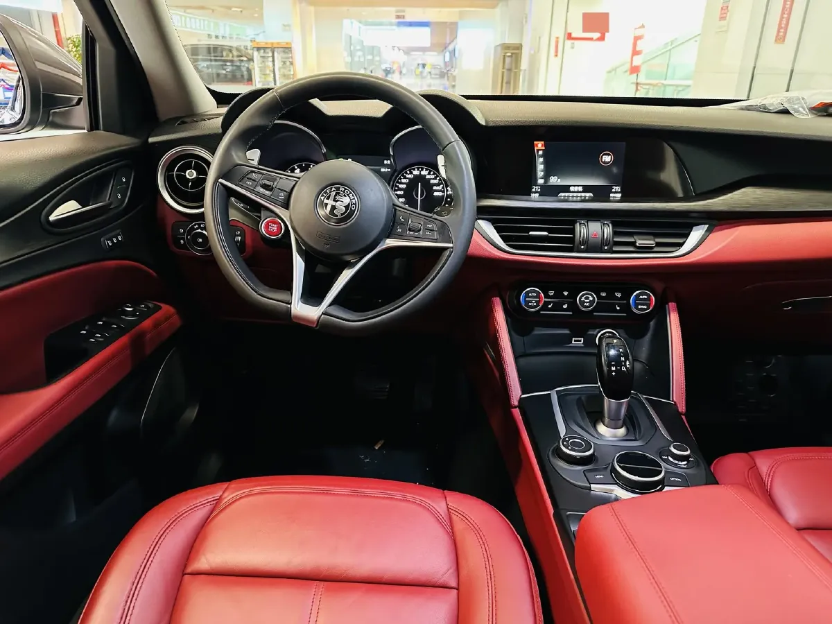 2017 Alfa Romeo Stelvio 2.0T 280HP L4 8AT,autocango,china used car exporter,china ev exporter,chinese used car exporter,chinese used ev exporter