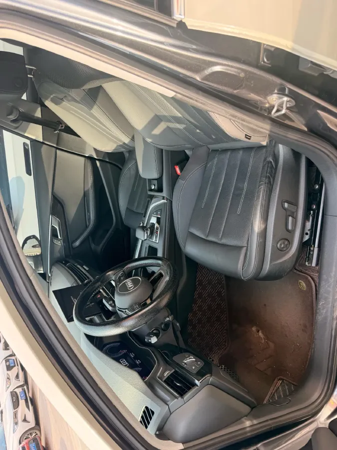 2020 Audi A4L 2.0T 190HP L4 7DCT,autocango,china used car exporter,china ev exporter,chinese used car exporter,chinese used ev exporter