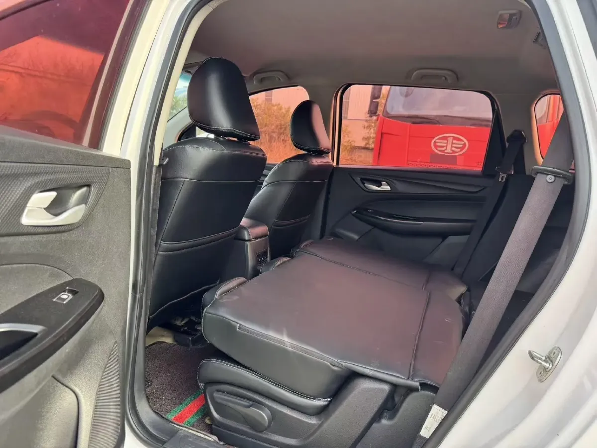 2019 BaoJun 730 1.5T 151HP L4 CVT,autocango,china used car exporter,china ev exporter,chinese used car exporter,chinese used ev exporter