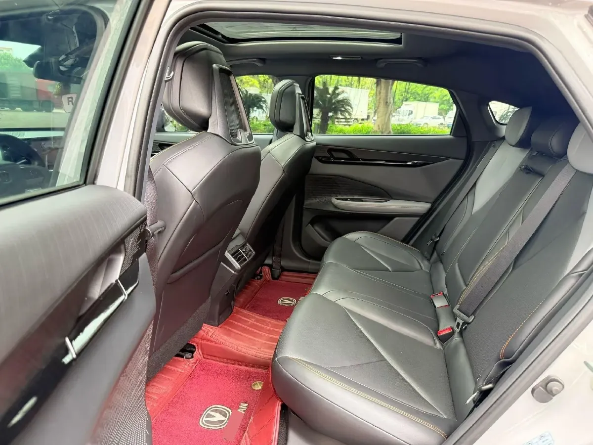 2022 ChangAn UNI-V 1.5T 188HP L4 7DCT,autocango,china used car exporter,china ev exporter,chinese used car exporter,chinese used ev exporter