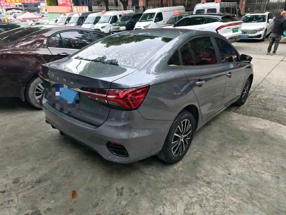2021 Roewe i5 1.5L 120HP L4 CVT,autocango,china used car exporter,china ev exporter,chinese used car exporter,chinese used ev exporter