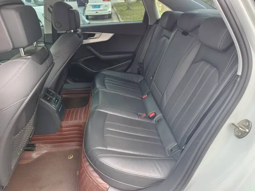 2020 Audi A4L 2.0T 190HP L4 7DCT,autocango,china used car exporter,china ev exporter,chinese used car exporter,chinese used ev exporter