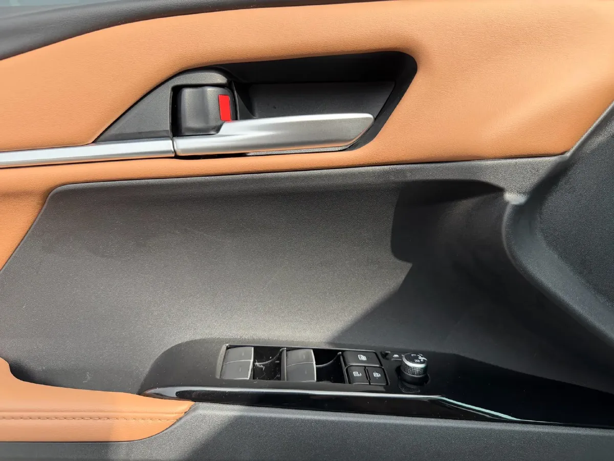 2024 Toyota Camry 2.0L 152HP L4 E-CVT Hybrid,autocango,china used car exporter,china ev exporter,chinese used car exporter,chinese used ev exporter