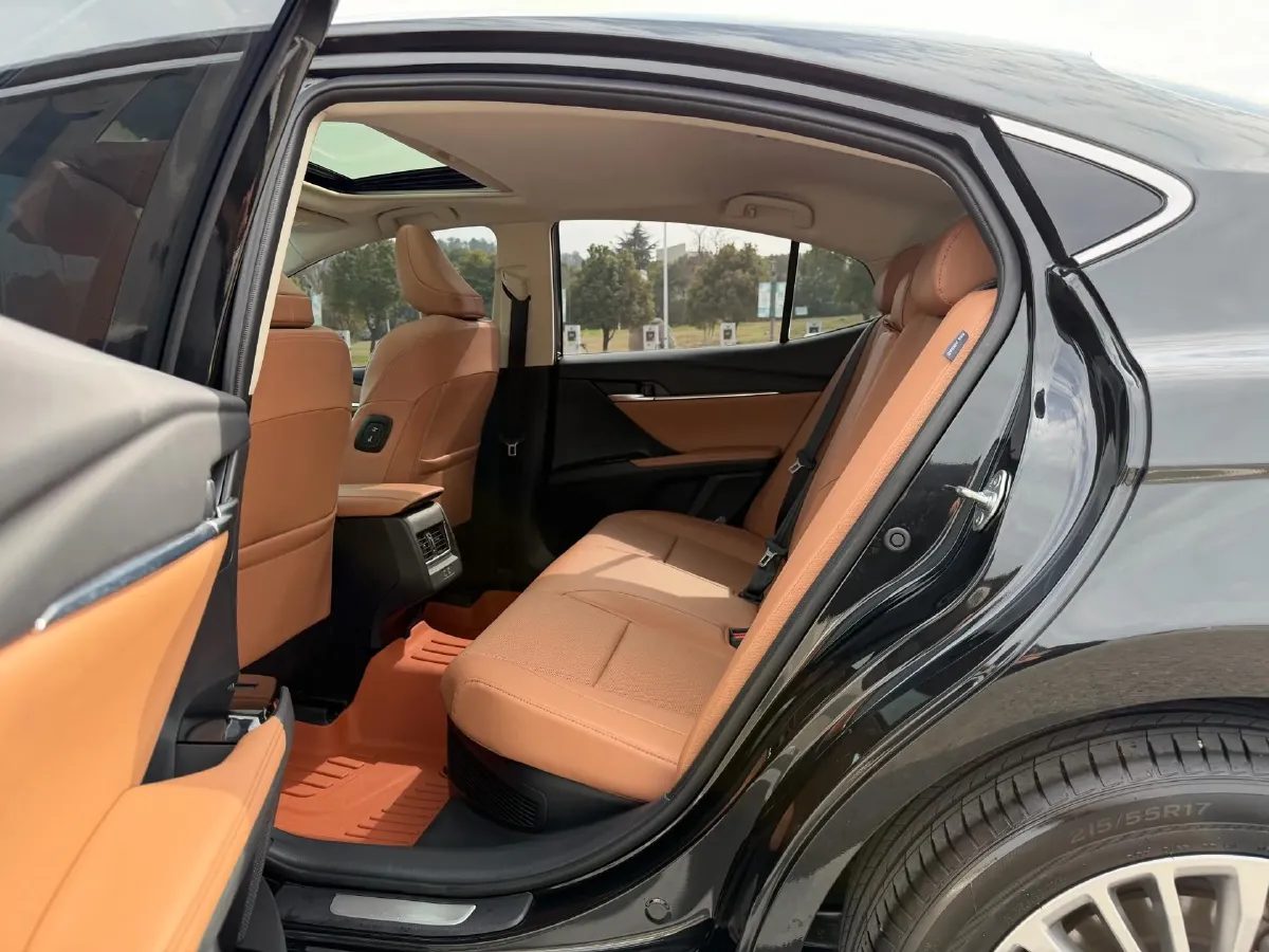 2024 Toyota Camry 2.0L 152HP L4 E-CVT Hybrid,autocango,china used car exporter,china ev exporter,chinese used car exporter,chinese used ev exporter