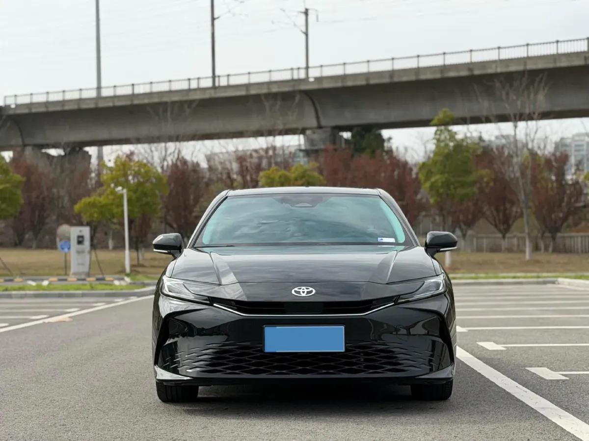 2024 Toyota Camry 2.0L 152HP L4 E-CVT Hybrid,autocango,china used car exporter,china ev exporter,chinese used car exporter,chinese used ev exporter