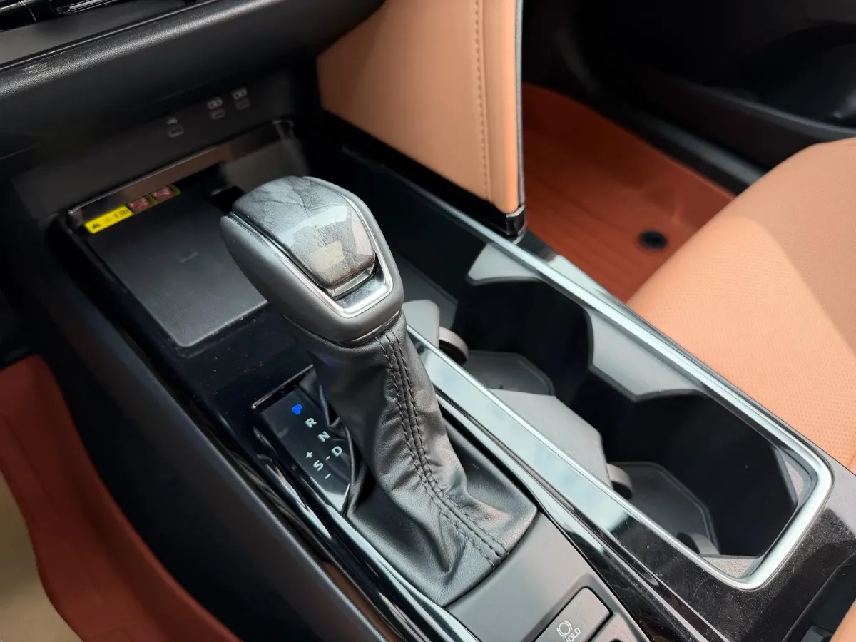 2024 Toyota Camry 2.0L 152HP L4 E-CVT Hybrid,autocango,china used car exporter,china ev exporter,chinese used car exporter,chinese used ev exporter