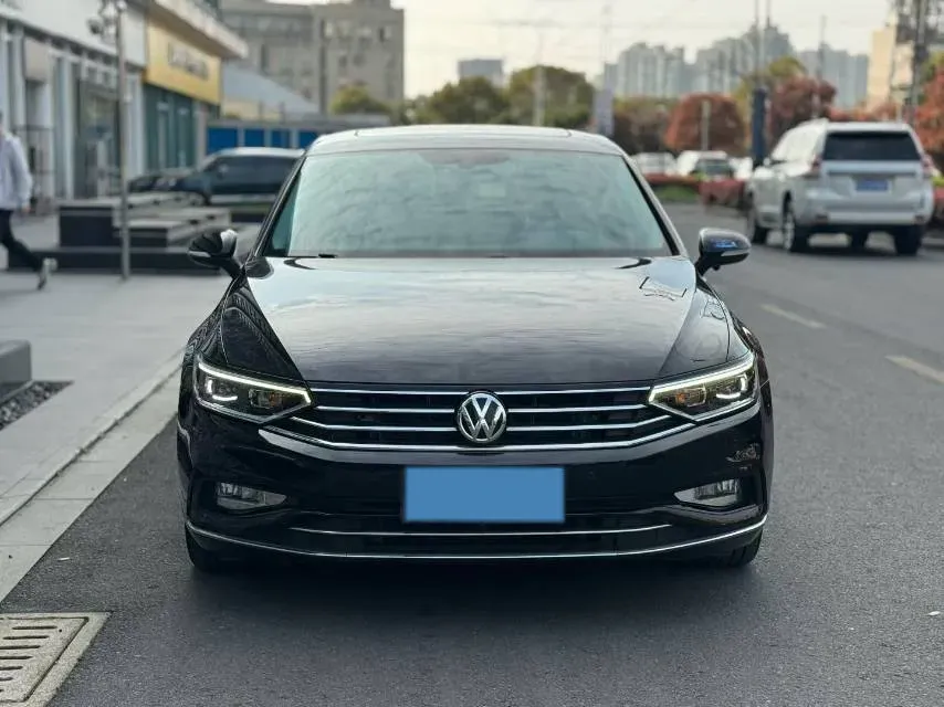 2020 Volkswagen Magotan 2.0T 186HP L4 7DCT,autocango,china used car exporter,china ev exporter,chinese used car exporter,chinese used ev exporter