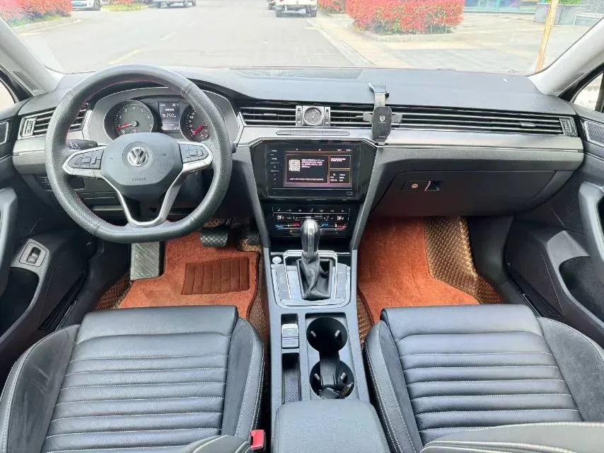 2020 Volkswagen Magotan 2.0T 186HP L4 7DCT,autocango,china used car exporter,china ev exporter,chinese used car exporter,chinese used ev exporter